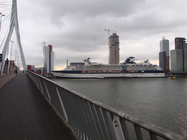 >Cruiseschip ms Celebrity Constellation aan de Cruise Terminal Rotterdam